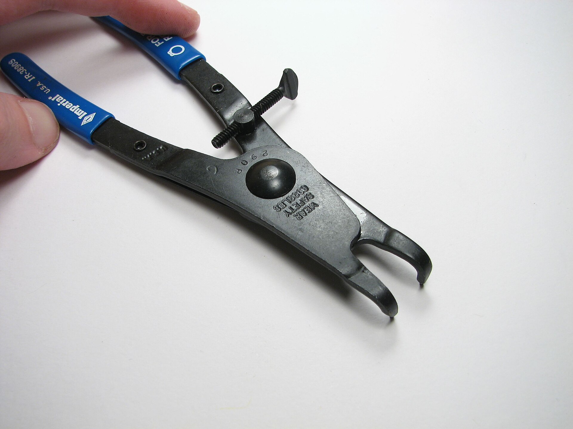 Pliers (illustrative image)