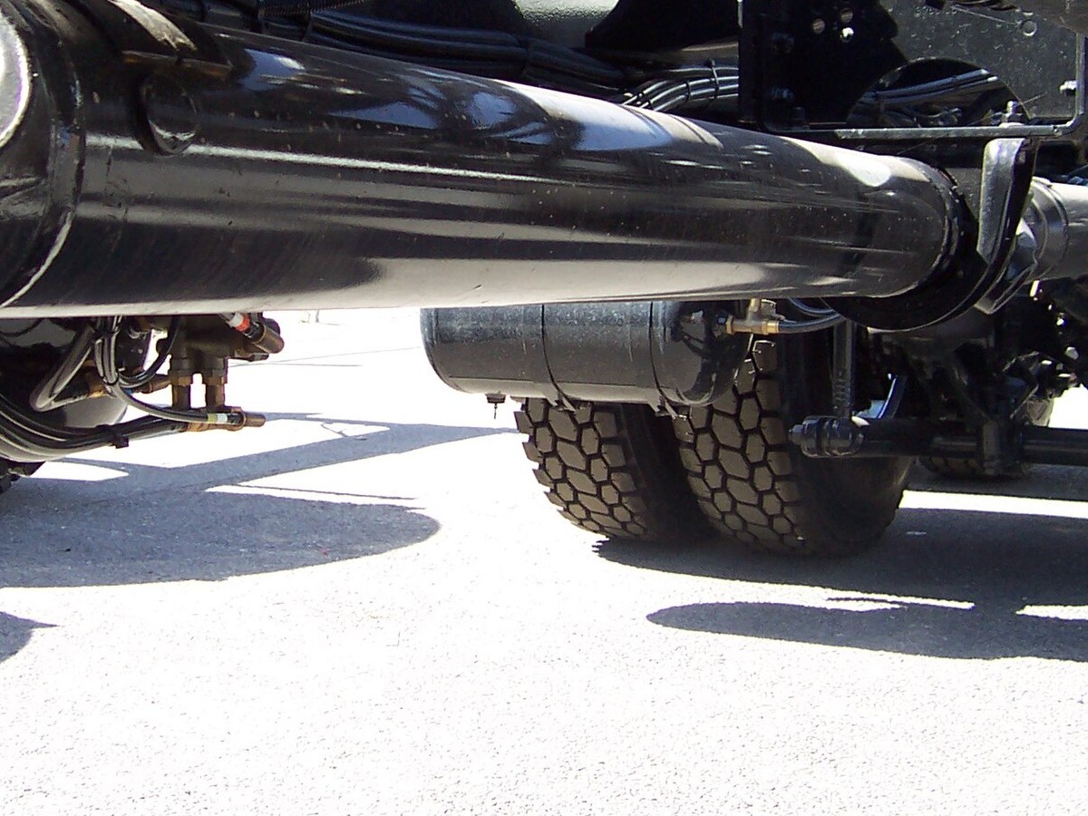 Universal joint cross shaft (illustrative image)